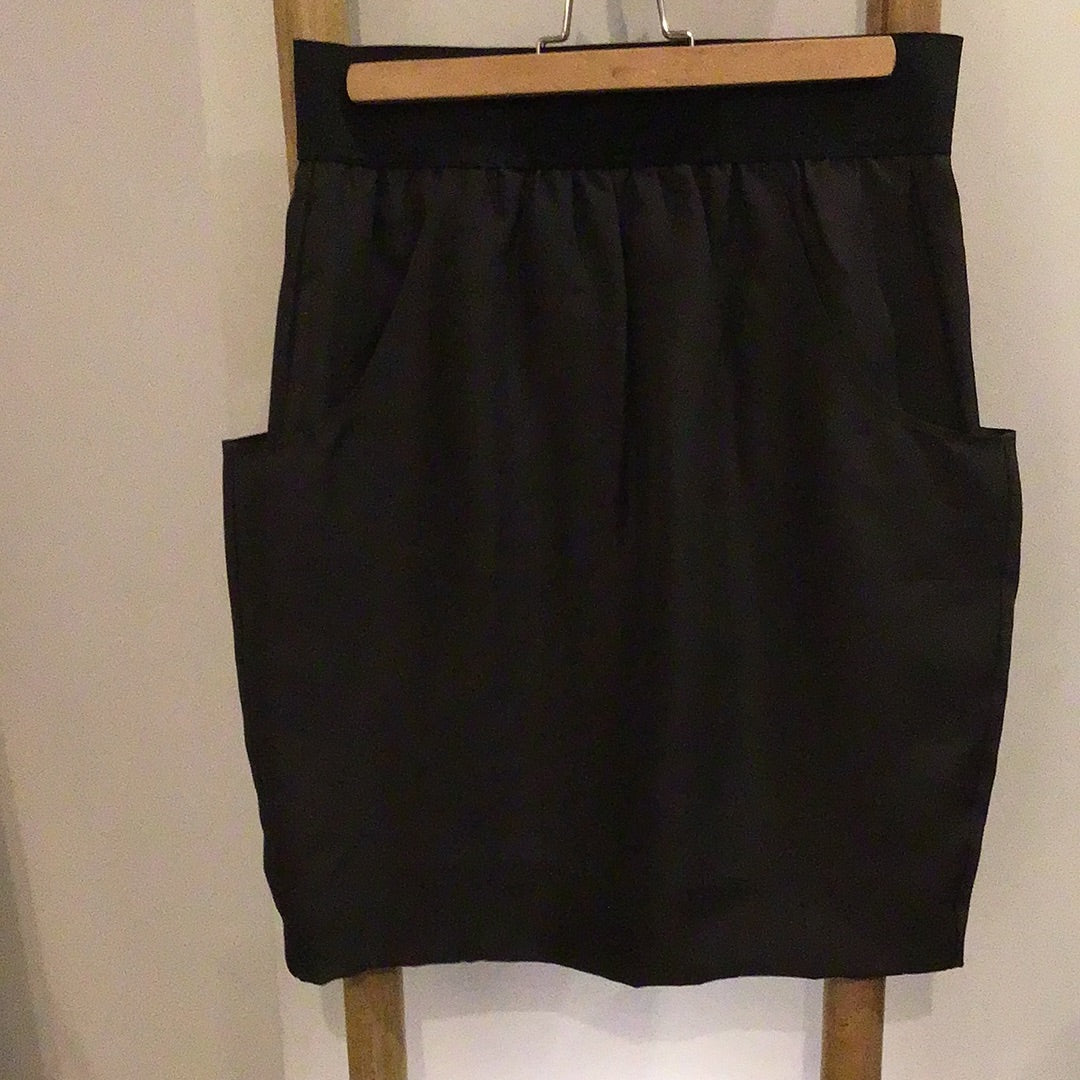 Consignment 8006-51K Wilfred black silk skirt. Size 2.